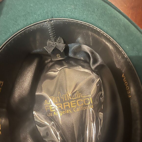 Ferrecci Green Wool Fedora Hat With Red Feather Accent Stylish Formal Design For - Picture 12 of 16